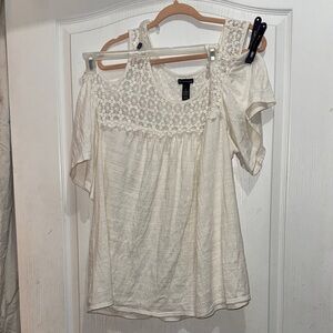 Nwt New directions size 3x supposed to fit big Lace Cold-Shoulder Women's Top